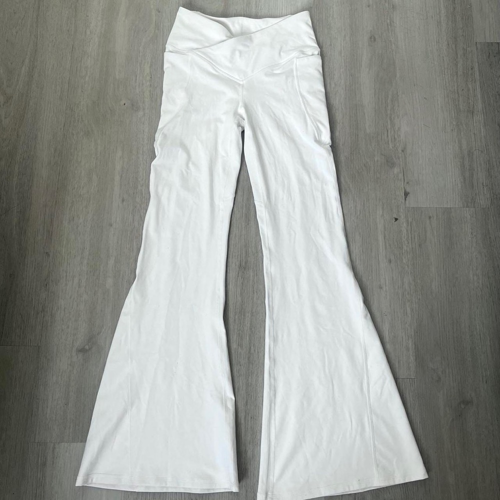 fabletics pureluxe white flareleg yoga pants